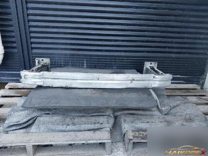 Audi A4 2010 — усилитель переднего бампера 8K0807113E