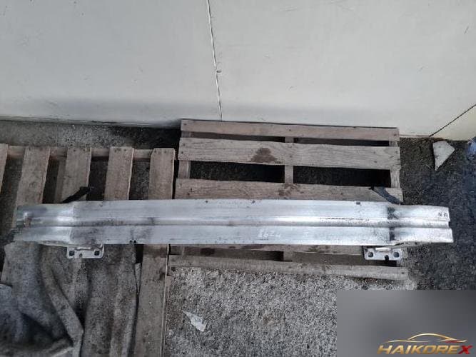 Audi A4 2010 — направляющая переднего бампера 8K0807113D