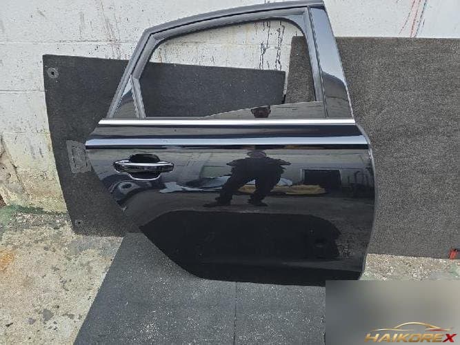 Audi A6 2013 — дверь задняя правая