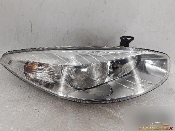 Renault SM3 2012 — фара передняя правая 260100047R