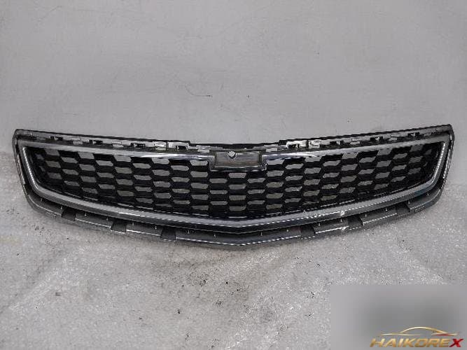 Chevrolet Malibu 2013 — решетка радиатора 20768887