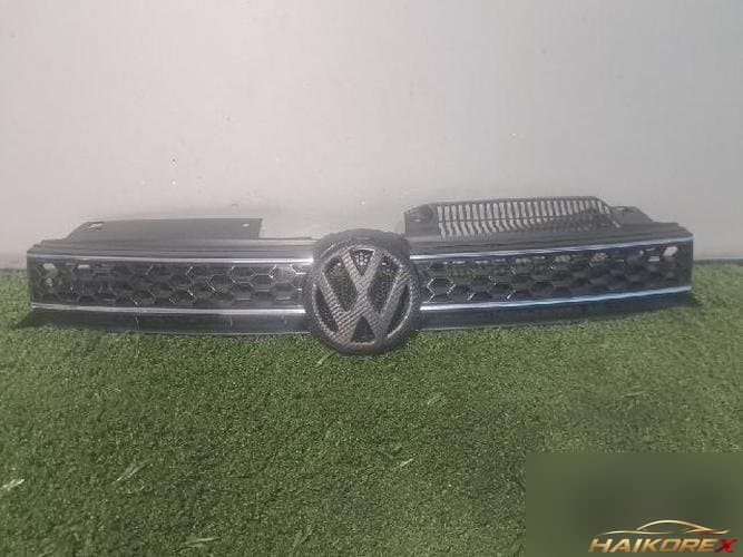 Volkswagen Golf 2012 — решётка радиатора правая