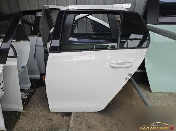 Volkswagen Golf 2012 — дверь задняя левая