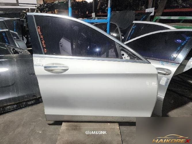 Mercedes-Benz C-Class 2017 — передняя дверь правая A2057200205