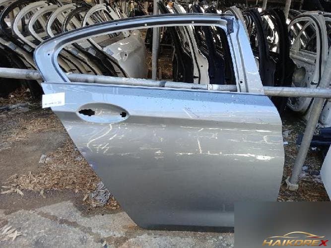 BMW 5 Series 2020 — дверь задняя правая