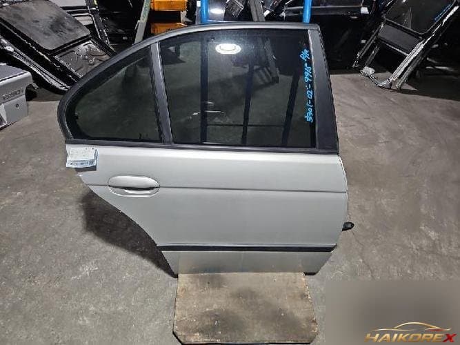 BMW 5 Series 2002 — дверь задняя правая 8266722