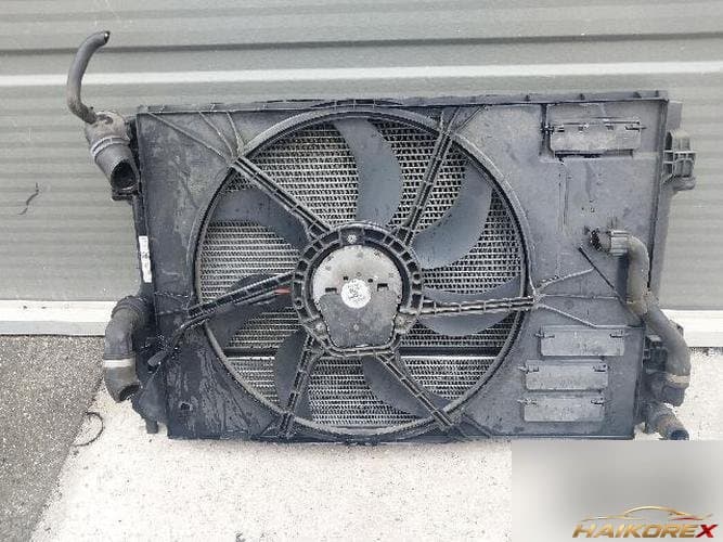 Volkswagen Golf 2014 — радиатор 5Q0121251EH