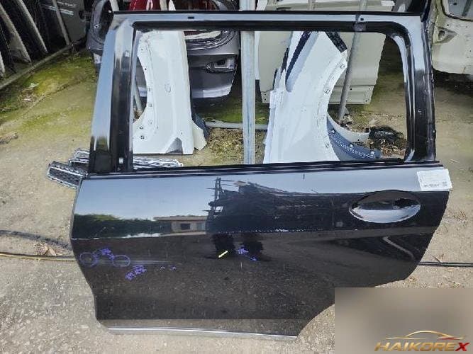 BMW X Series 2020 — задняя дверь левая