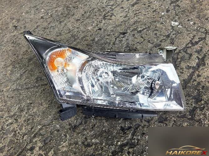 Chevrolet Cruze 2011 — фара передняя правая