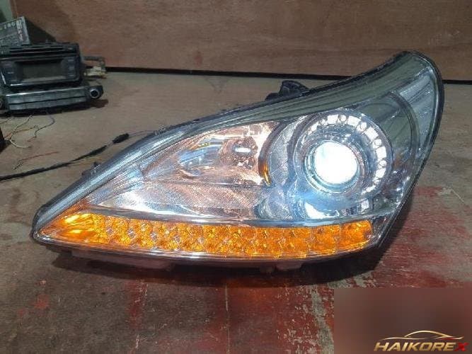 Hyundai Equus 2010 — фара левая (HID)