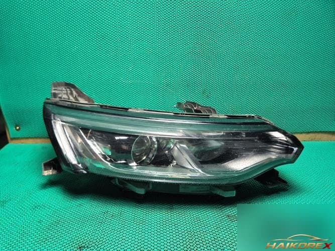 Renault SM6 2020 — фара правая 260105427R