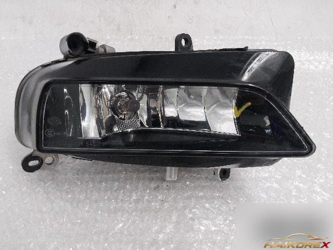 Audi A5 2015 — противотуманная фара правая (пассажирская) 8T0941700G