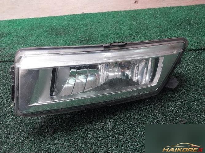 Volkswagen Passat 2014 — противотуманная фара левая (водительская)