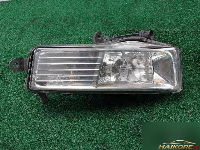 Audi A6 2010 — противотуманная фара правая (пассажирская)
