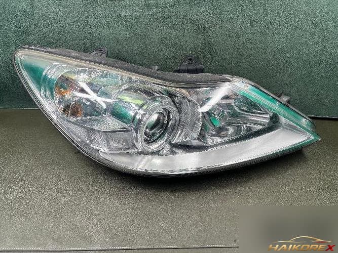 Hyundai Genesis 2010 — фара правая HID