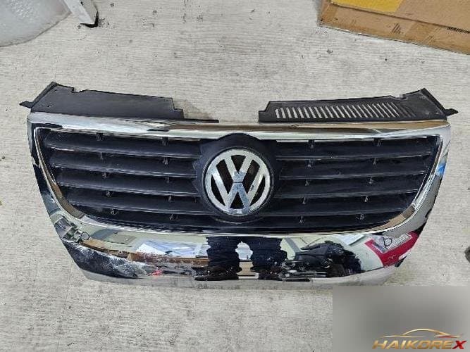 Volkswagen Passat 2010 — решетка радиатора