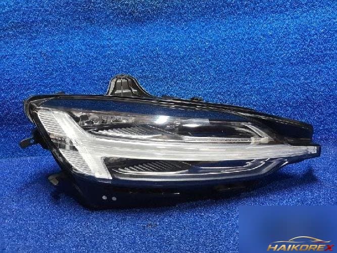 Volvo S60 2022 — фара правая 32338022