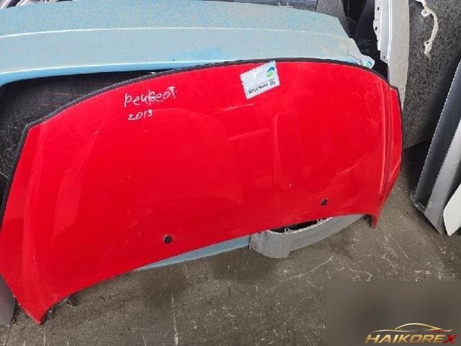 Peugeot 308 2013 — капот