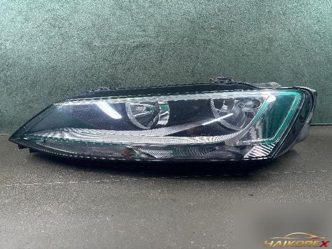 Volkswagen Jetta 2013 — фара левая 4