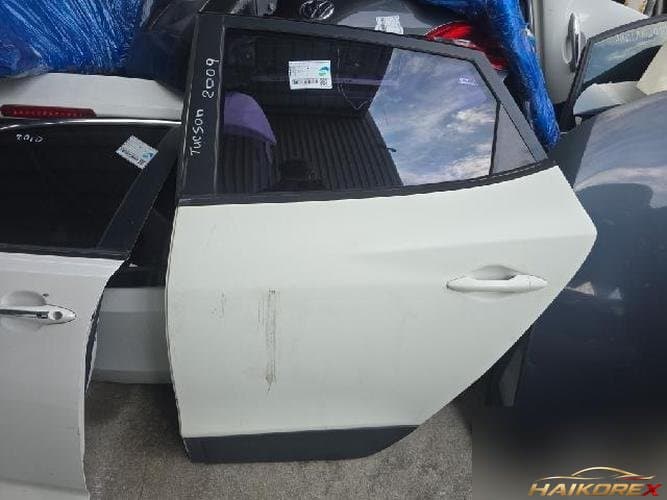 Hyundai Tucson 2009 — дверь задняя левая