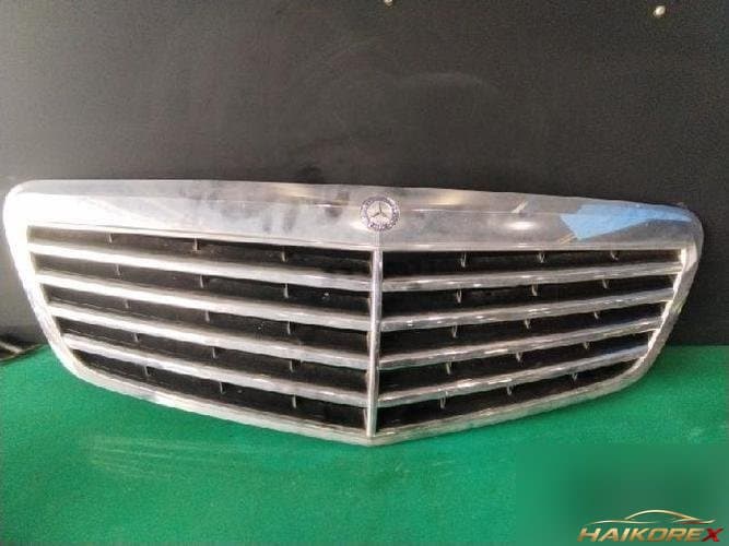 Mercedes-Benz S-Class 2010 — решетка радиатора