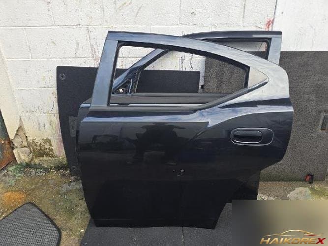 Dodge Charger 2006 — дверь задняя левая