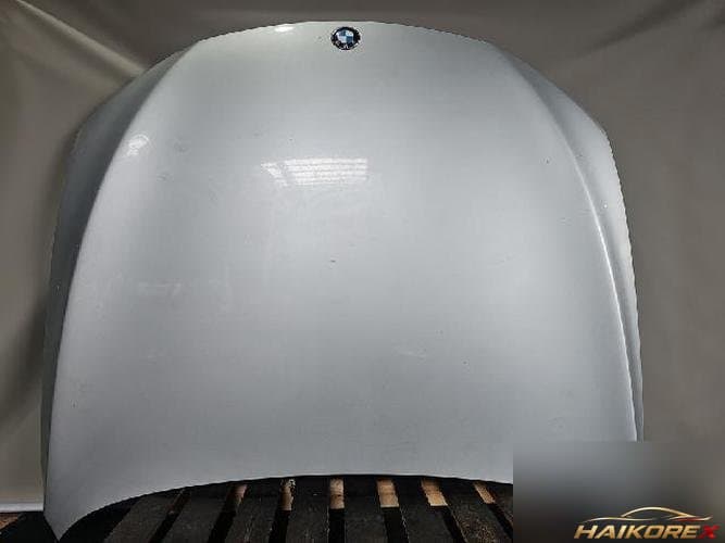 BMW 7 Series 2010 — капот