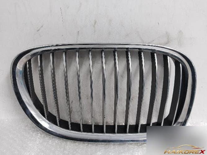 BMW 7 серия 2010 — решётка радиатора правая (хром)