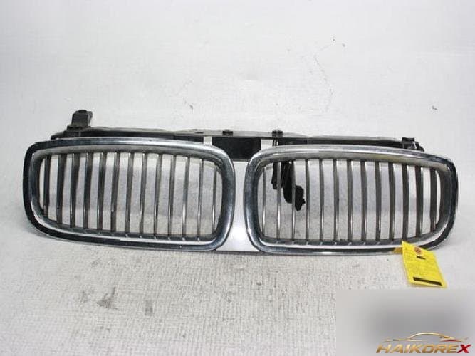 BMW 7 Series 2002 — решётка радиатора