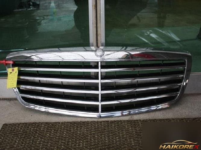 Mercedes-Benz S-Class 2004 — решетка радиатора A2118800083
