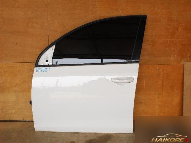 Volkswagen Golf 2010 — передняя дверь левая