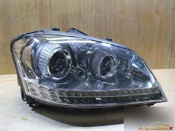 KG Mobility Chairman 2009 — фара головного света правая HID