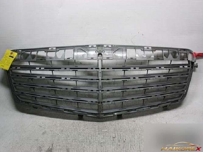 Mercedes-Benz E-Class 2010 — решётка радиатора A2108800283