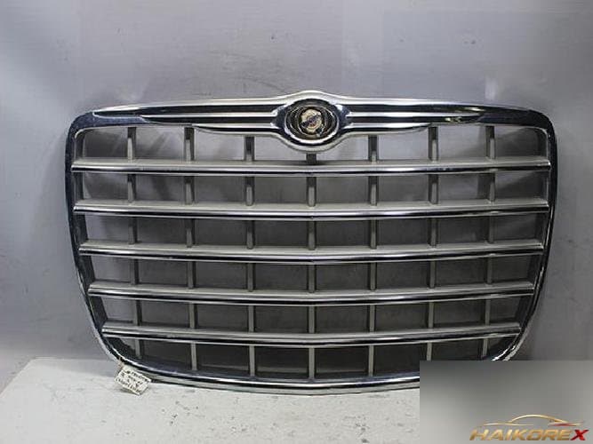 Chrysler 300 2006 — решетка радиатора 04806455AA