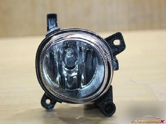 Audi A4 2002 — противотуманная фара правая 8T0941700E