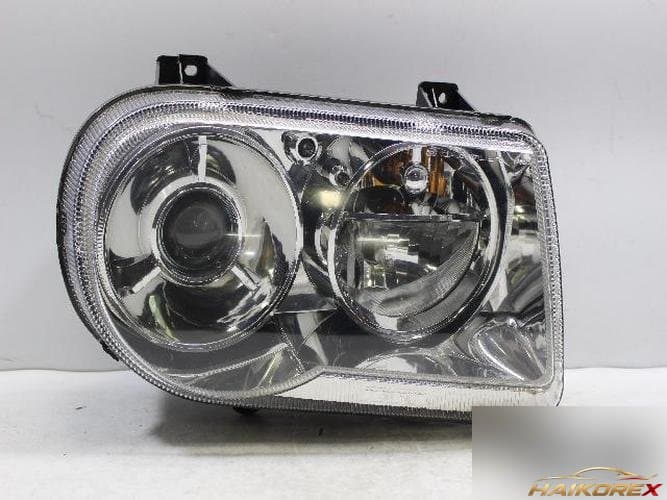 Chrysler 300 2006 — фара правая HID