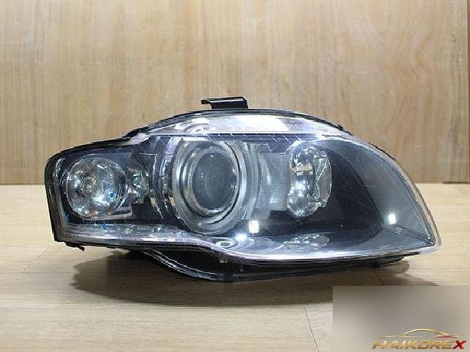 Audi A4 2008 — фара головного света правая 1