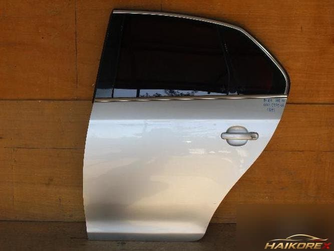 Volkswagen Jetta 2006 — дверь задняя левая