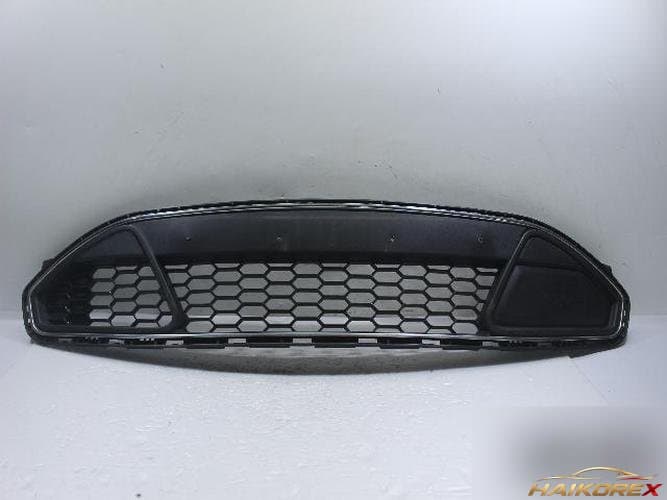 Ford Taurus 2010 — решётка радиатора AG13-17K945-BBW