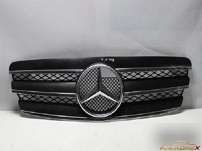 Mercedes-Benz E-класс 2003 — радиаторная решётка 1