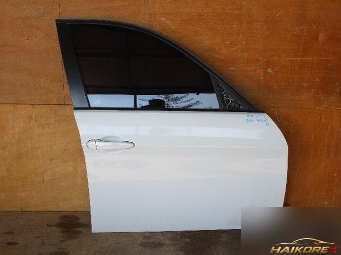 BMW 3 Series 2010 — передняя дверь правая