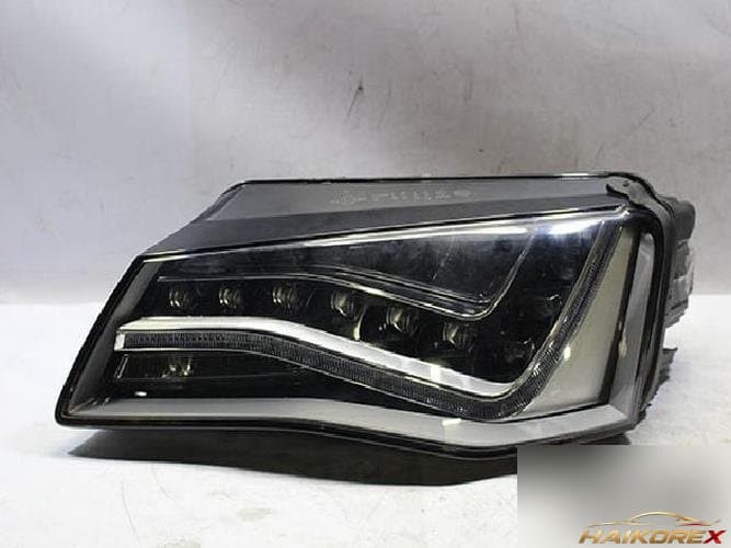 Audi A8 2010 — фара левая