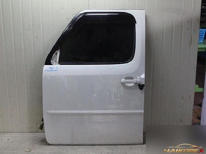 Nissan Cube 2006 — передняя дверь левая