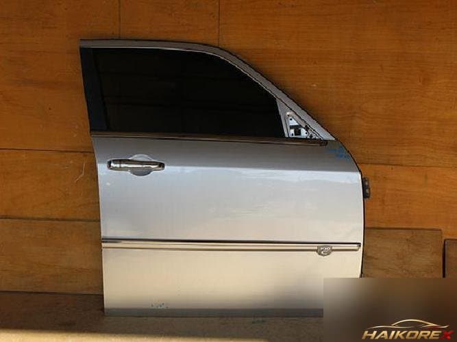 Chrysler 300 2008 — передняя дверь правая