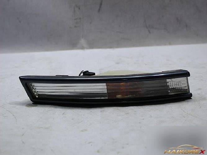Volkswagen Passat 2010 — поворотник правый 3C0953042L