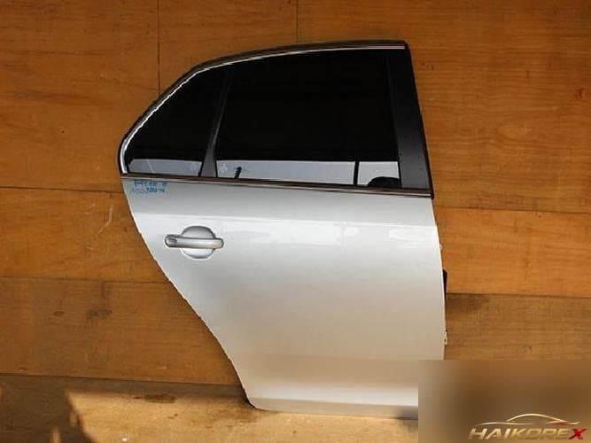 Volkswagen Jetta 2009 — дверь задняя правая