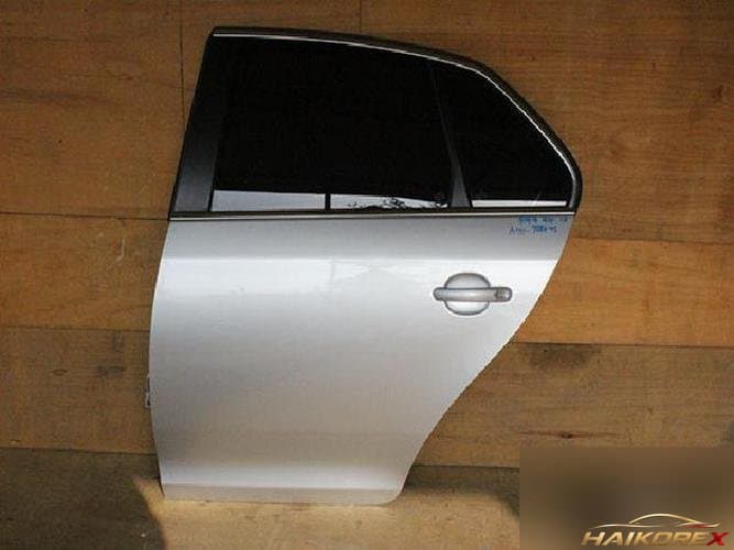 Volkswagen Jetta 2009 — задняя дверь левая