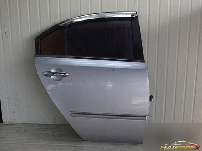 Kia Sorento 2009 — дверь задняя правая