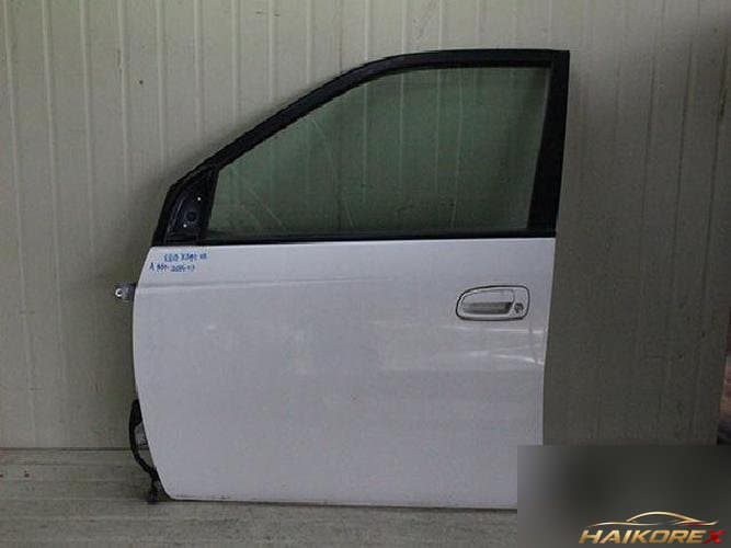 Toyota Prius 2002 — передняя дверь левая