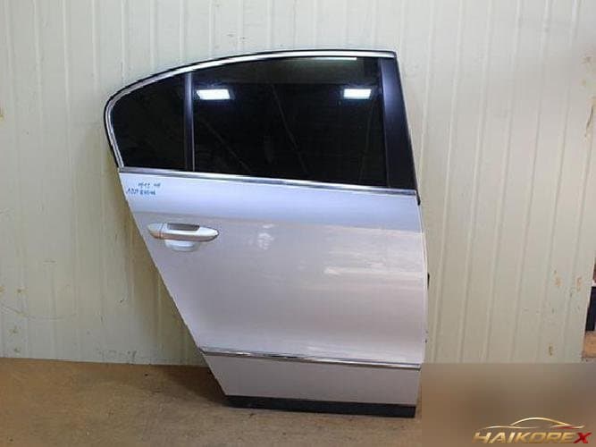 Volkswagen Passat 2009 — дверь задняя правая